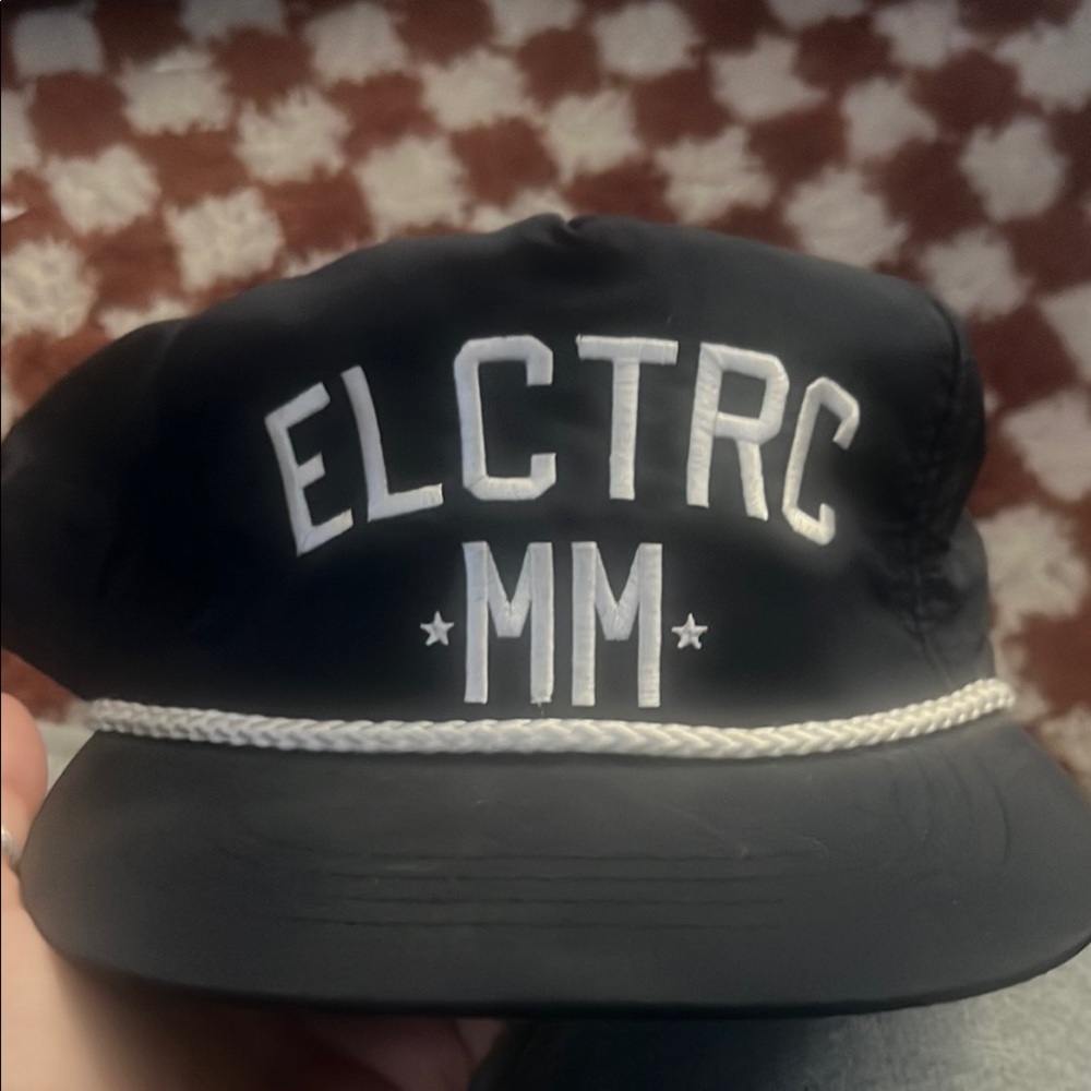 Electric Snapback